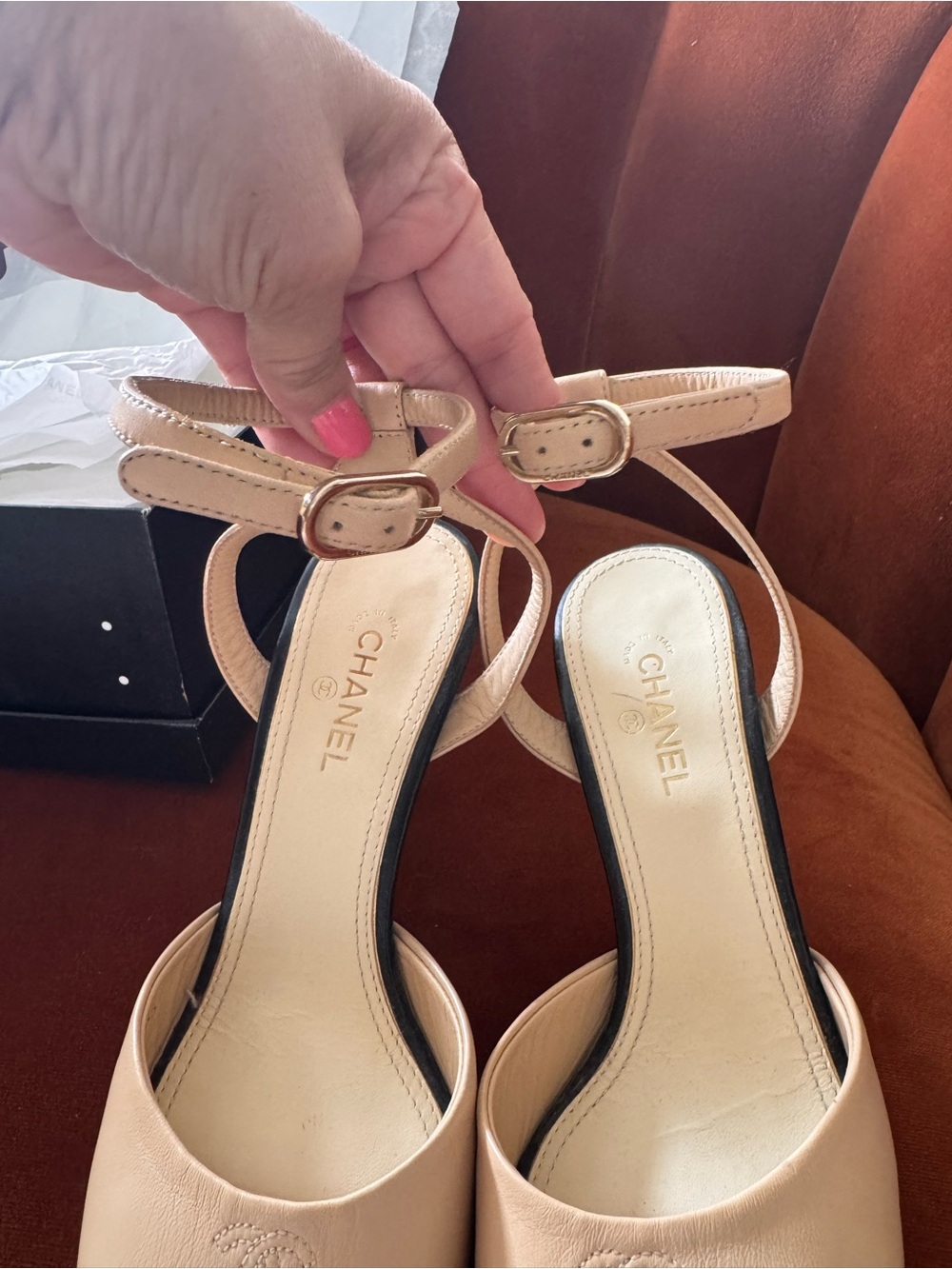 CHANEL Tan Leather Open-Toe Ankle Strap with pearl heels - Picture 5 of 13